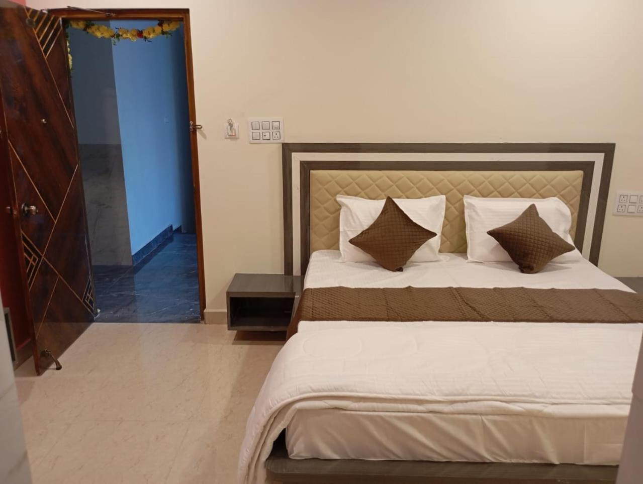 Aadya Inn New Luxury Hotel Tirupati Exterior foto